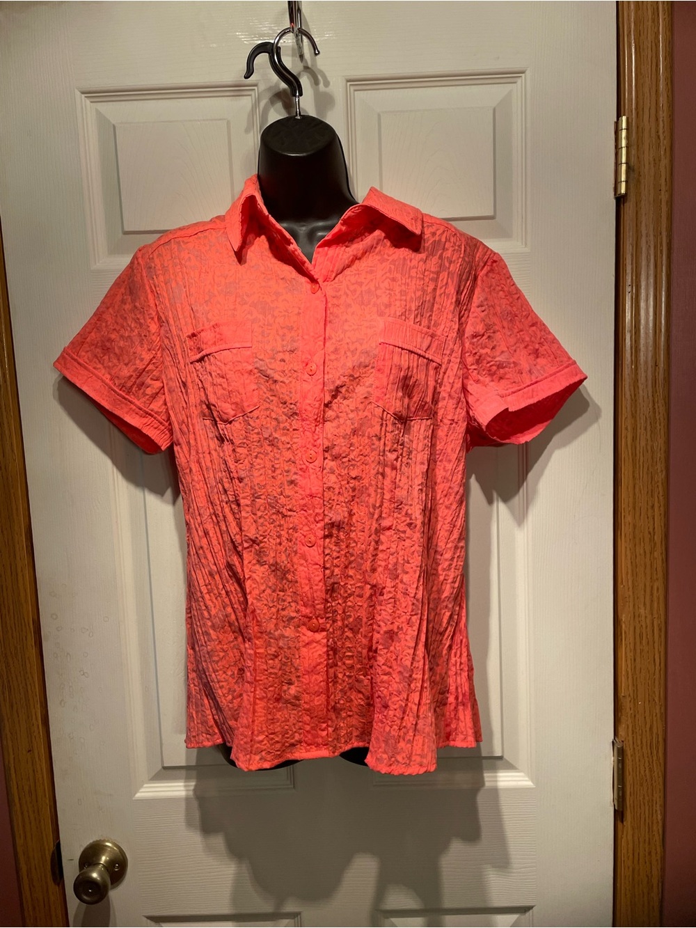Alia Coral Button-Front Lace-Texture Short Sleeve Blouse